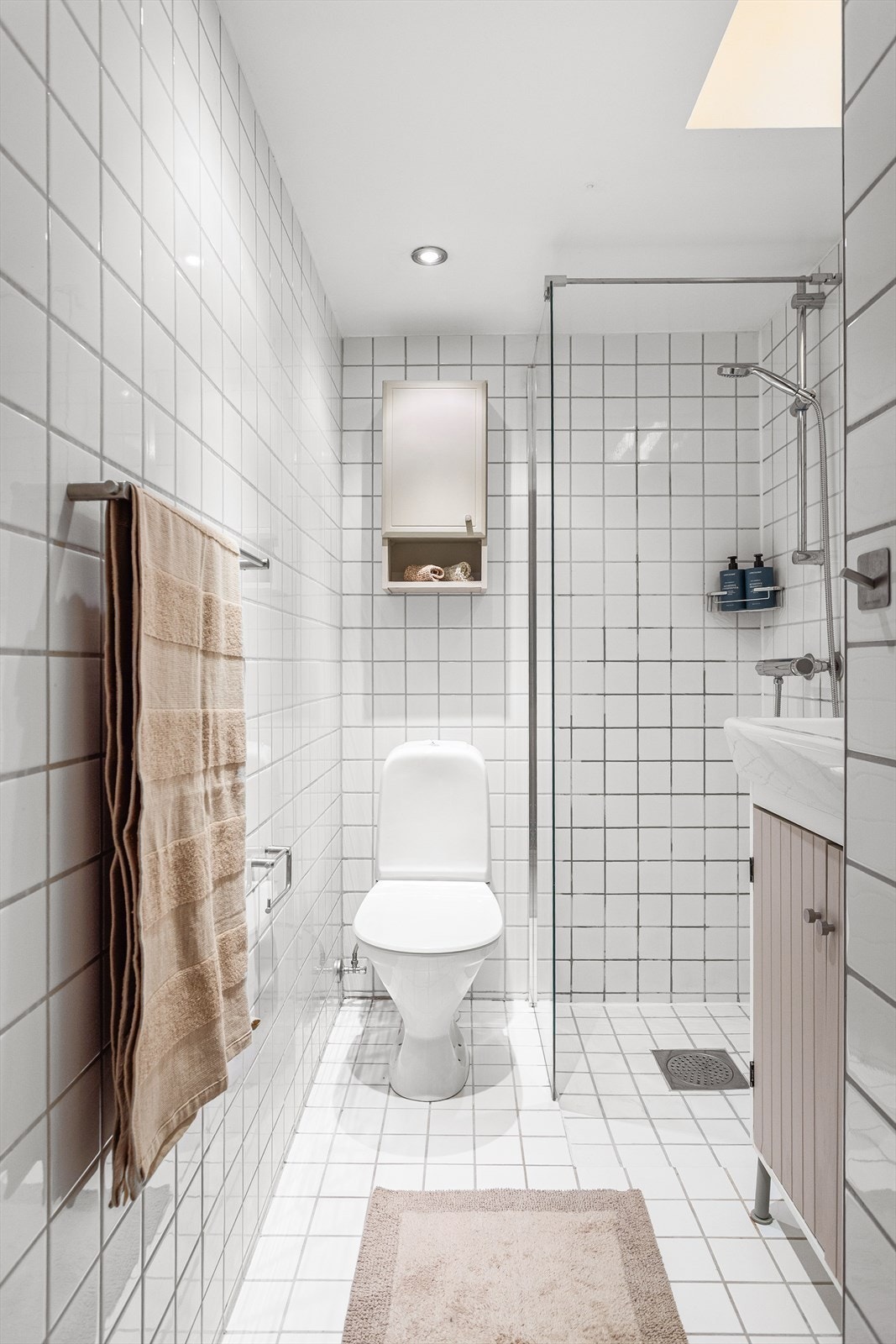 Flislagt baderom fra 2003 med varme i gulvet. Galleribilde