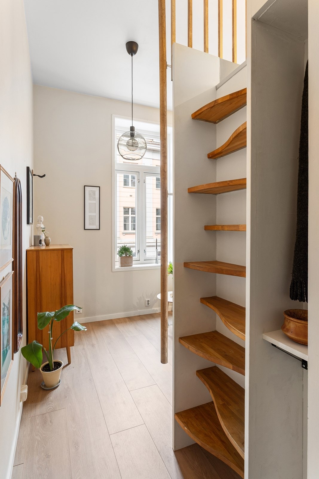 Fra stuen er det adkomst til hems. Galleribilde