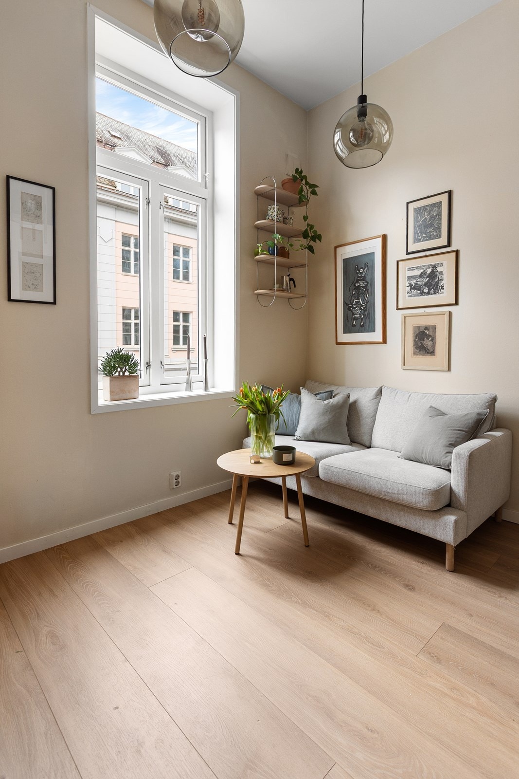 Generøs takhøyde på 3,18 meter som gjør at leiligheten oppleves større. Galleribilde