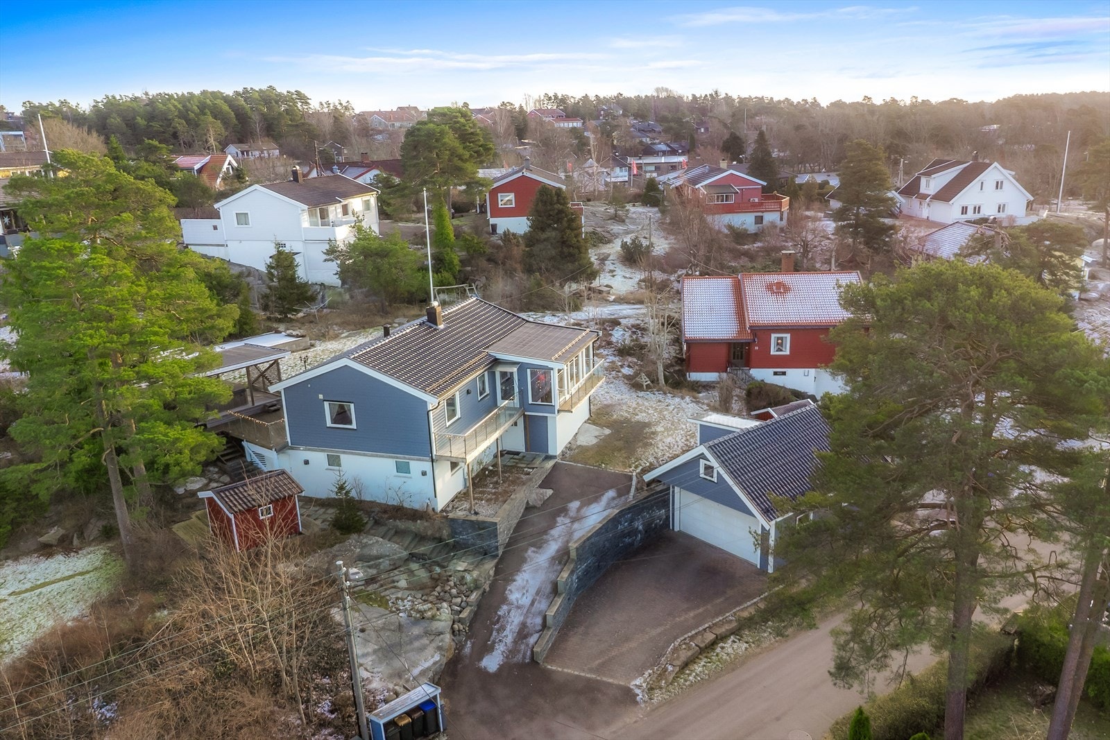 Tjøme er spesielt kjent for sin vakre skjærgård på sommerstid. Fra eiendommen har du flotte turområder i umiddelbar nærhet. Galleribilde