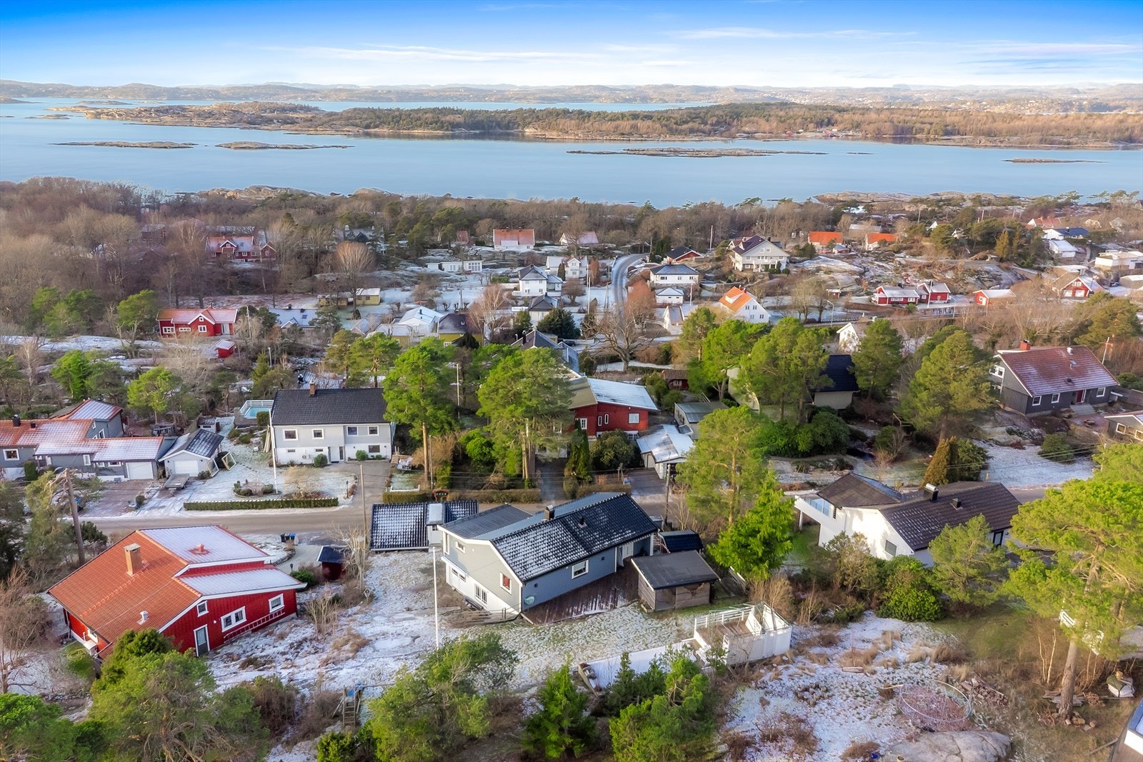 Velholdt enebolig beliggende i et attraktivt område med utsikt - Store uteområder og tomt på over 1 mål - Garasje! Galleribilde