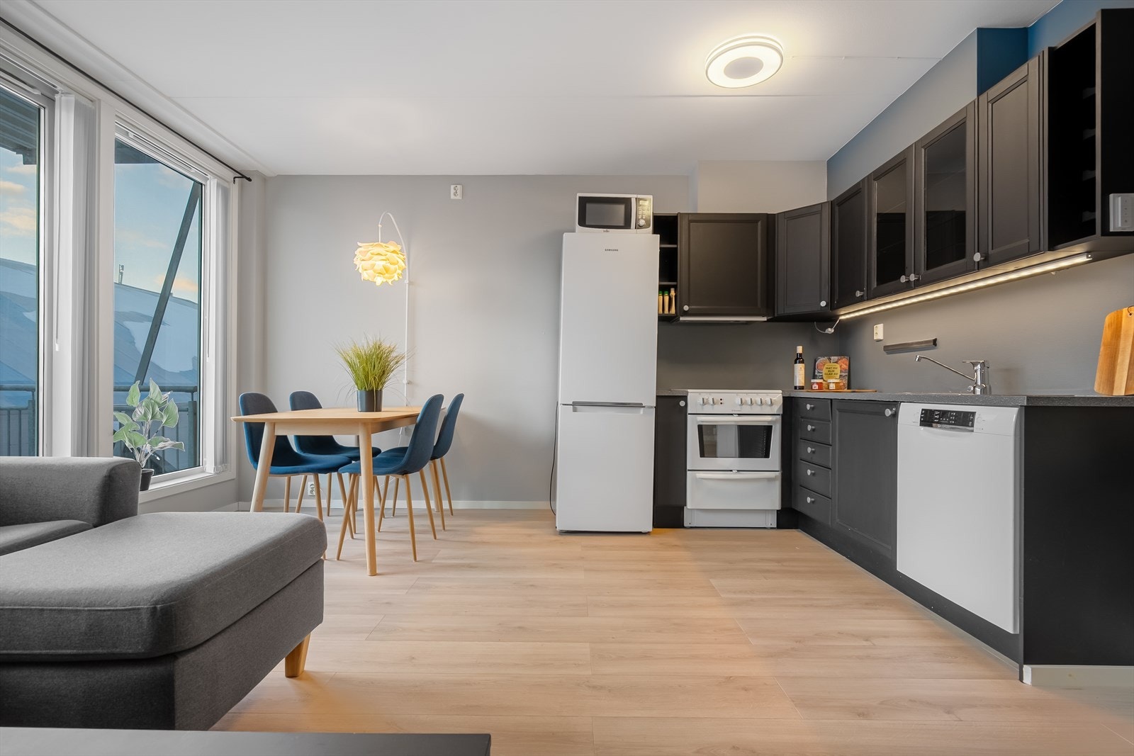 Stuen m/Ramsays corner -praktisk og hendig i hverdagen. Galleribilde