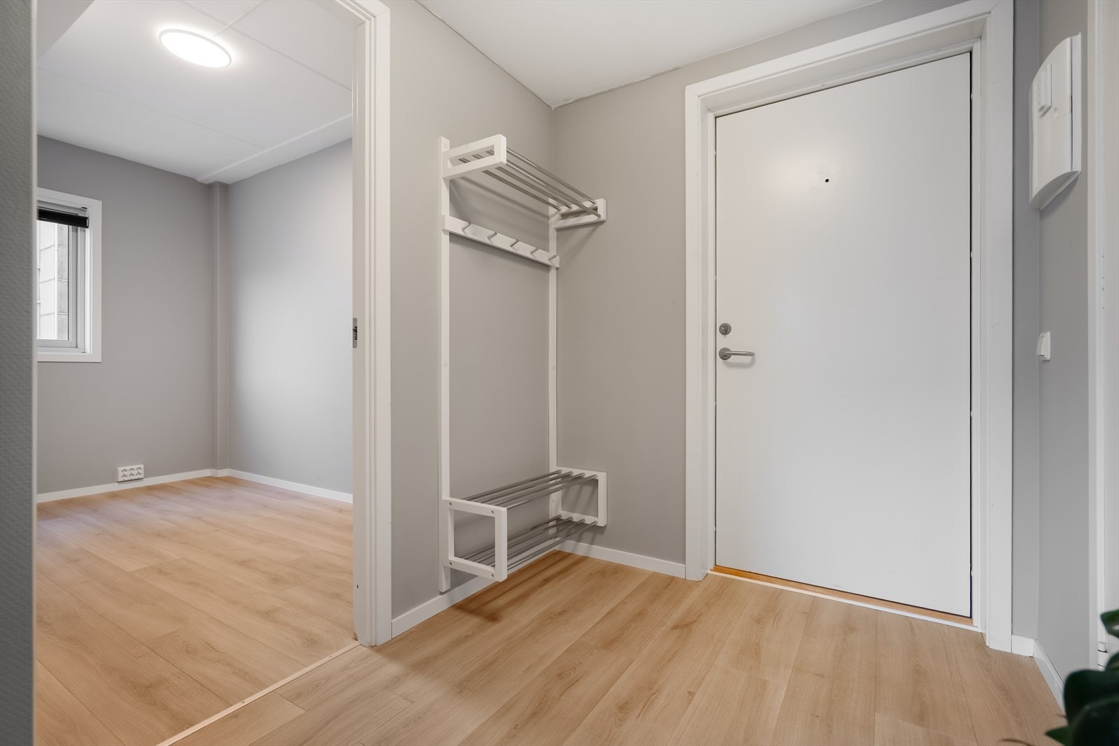 Entre mot ytterdør og ene soverommet. Galleribilde