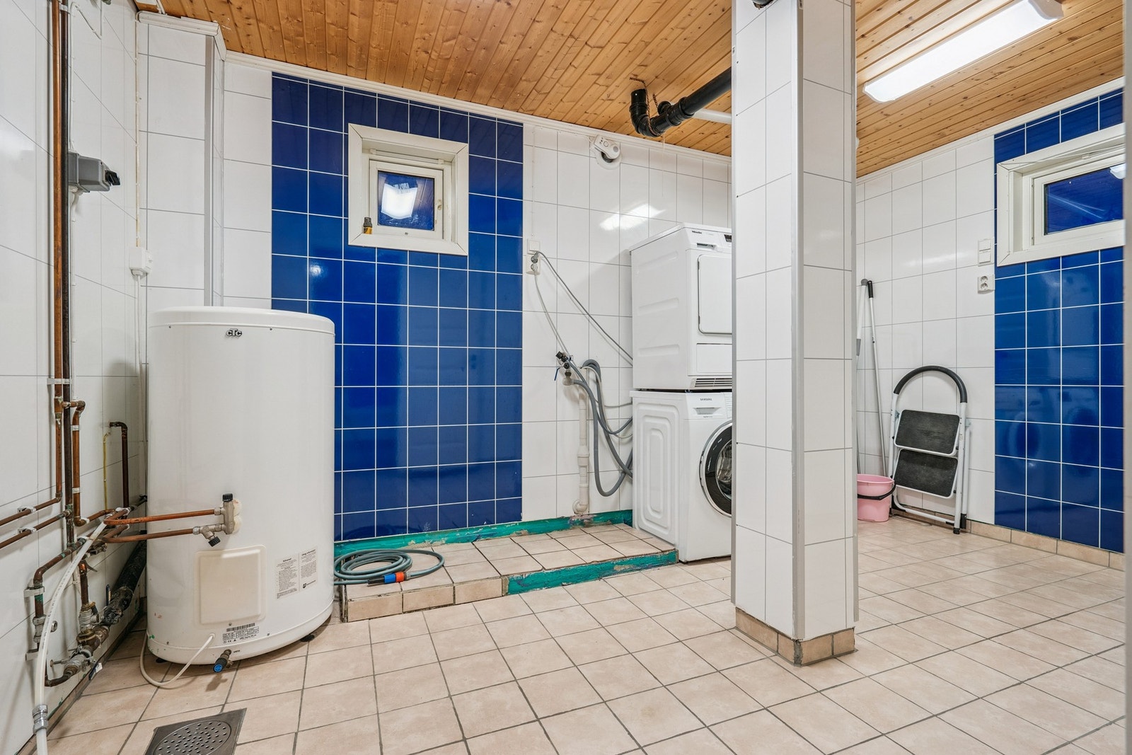 Boligen har et stort, felles vaskerom i underetasjen. Galleribilde