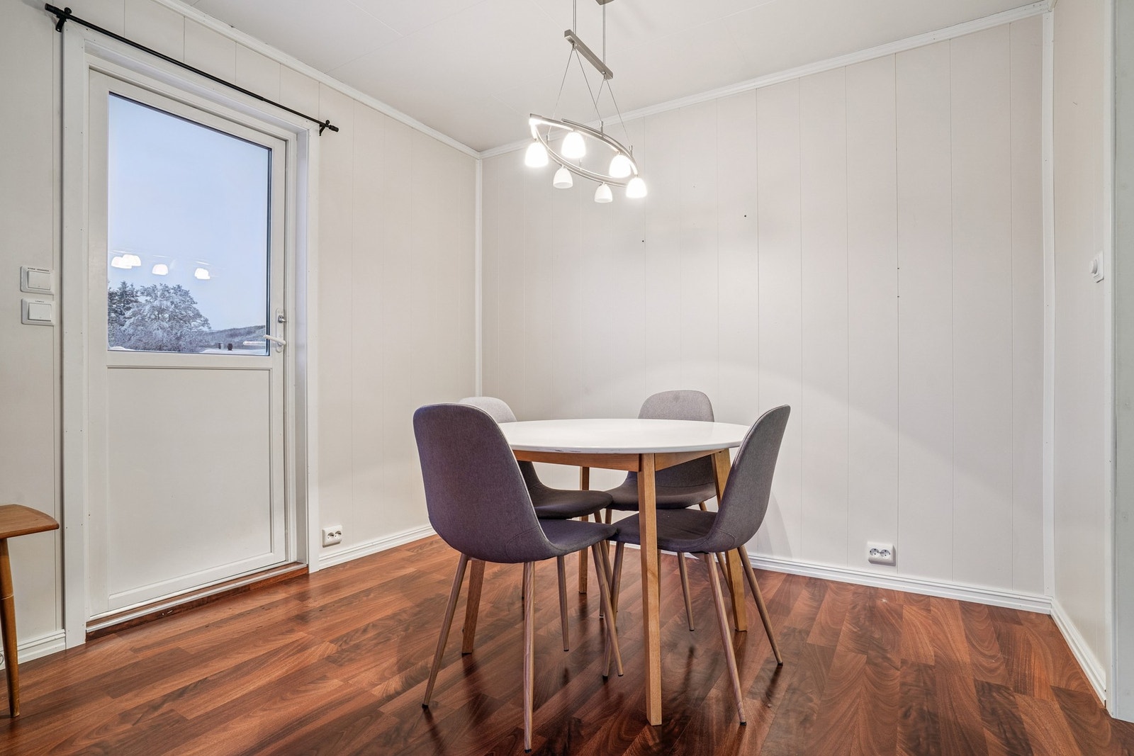 I tilknytning til stuen er det en naturlig plass for en spisegruppe. Galleribilde