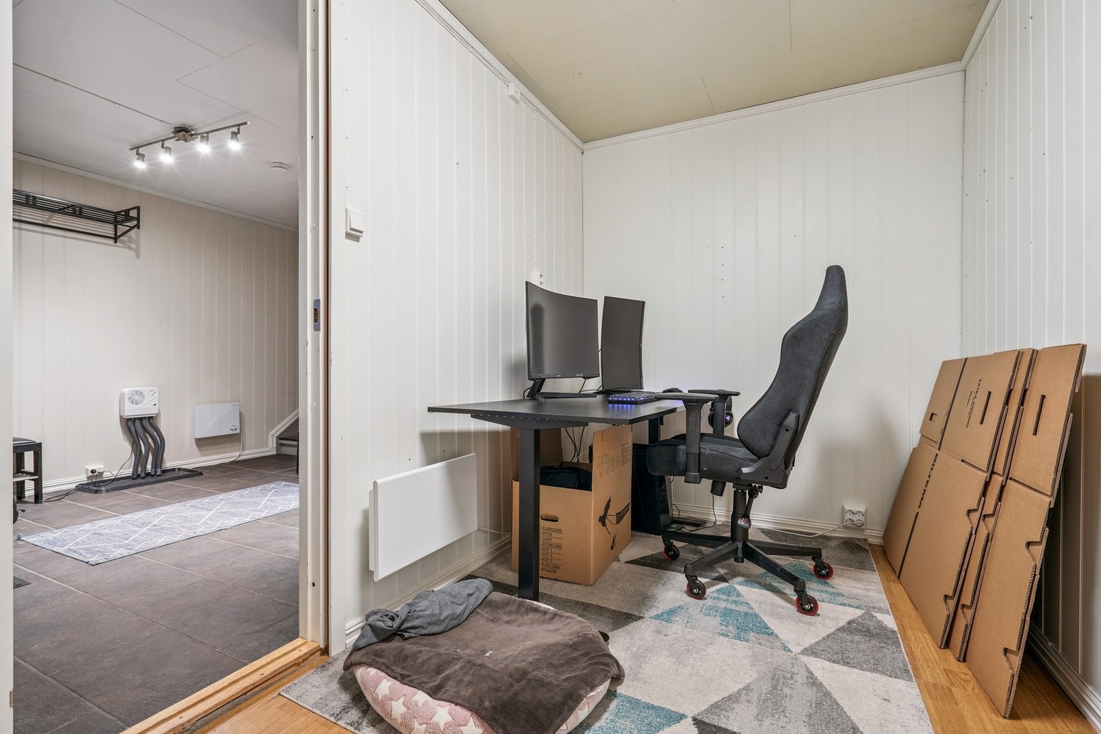 I underetasjen finnes også et disponibelt rom som i dag benyttes som kontor. Galleribilde