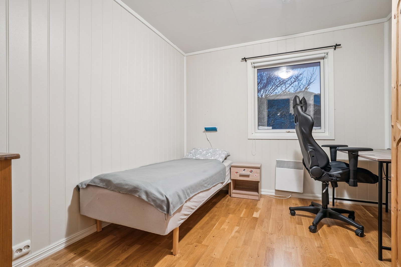 Det andre soverommet i hoveddelen egner seg godt som barnerom eller kontor. Galleribilde