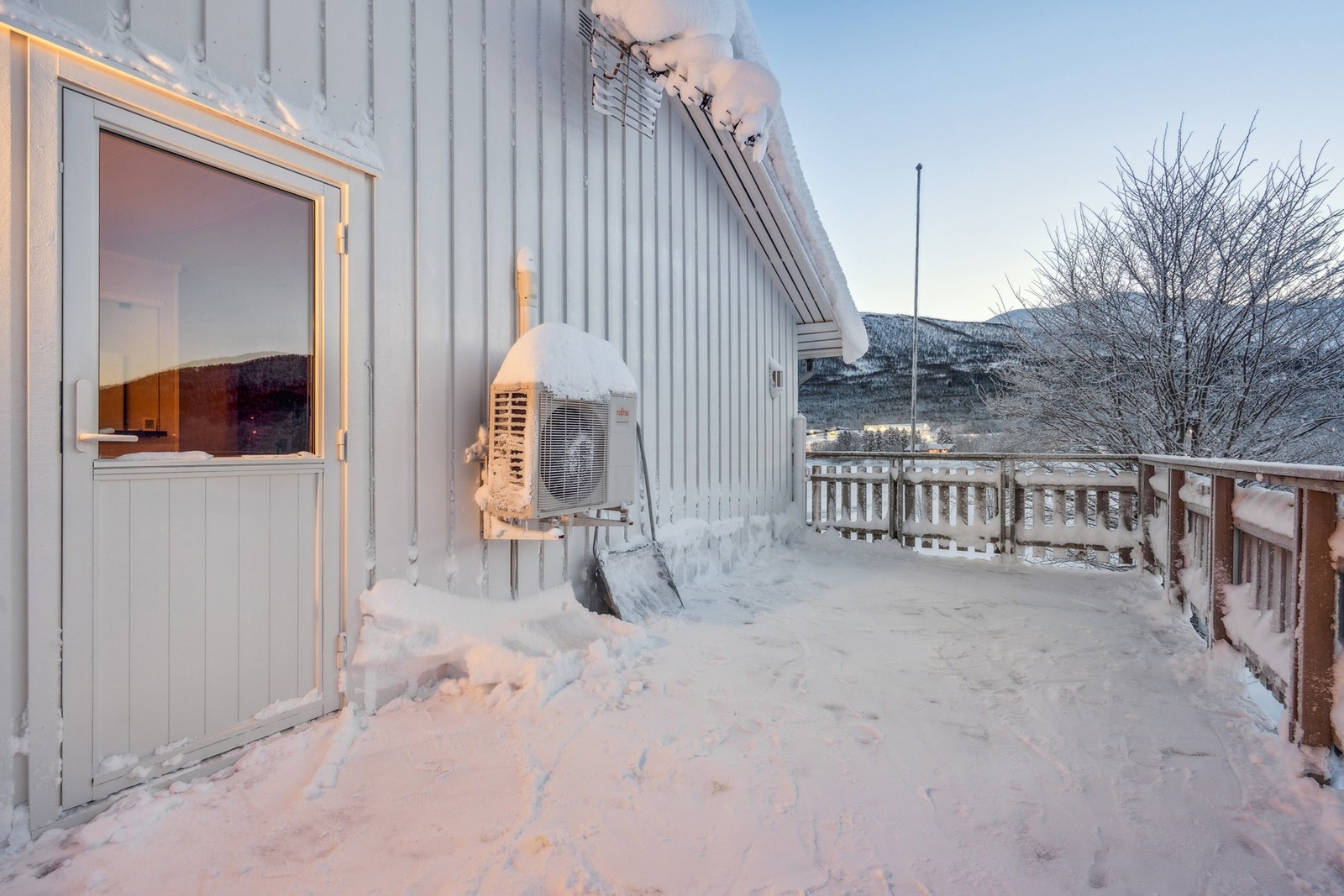 Her er det god plass til utemøbler for å nyte omgivelsene. Galleribilde