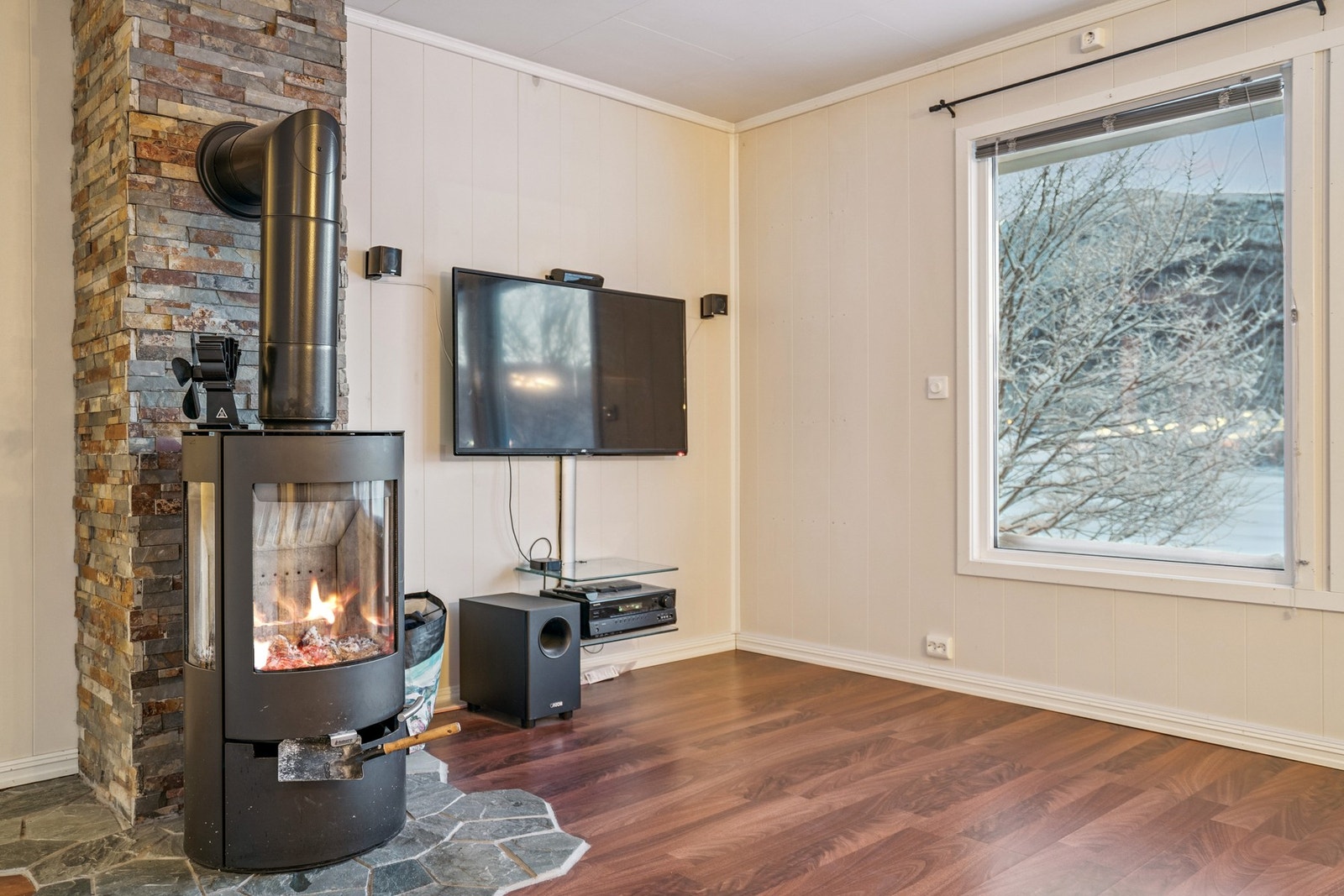 Peisovnen skaper en lun atmosfære på kalde dager. Galleribilde