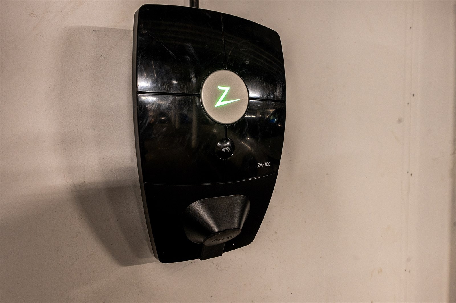 Elbil-lader fra Zaptec. Galleribilde