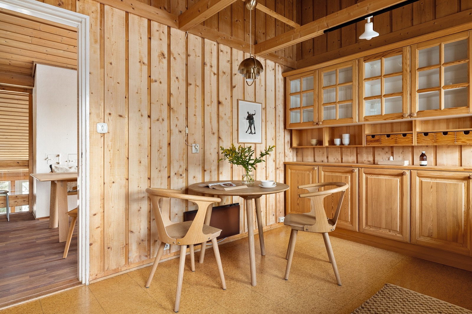 På kjøkkenet er det god plass til et frokostbord. Galleribilde