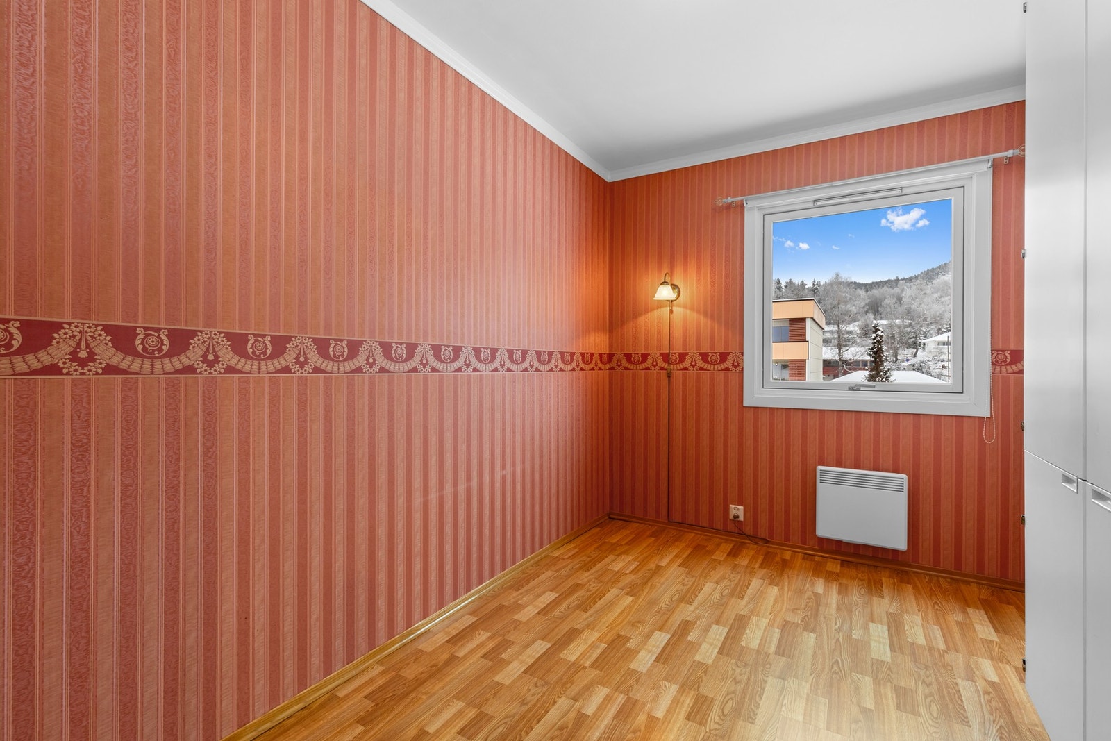 Soverom nr. 1, har god størrelse med innebygd garderobeskap. Galleribilde