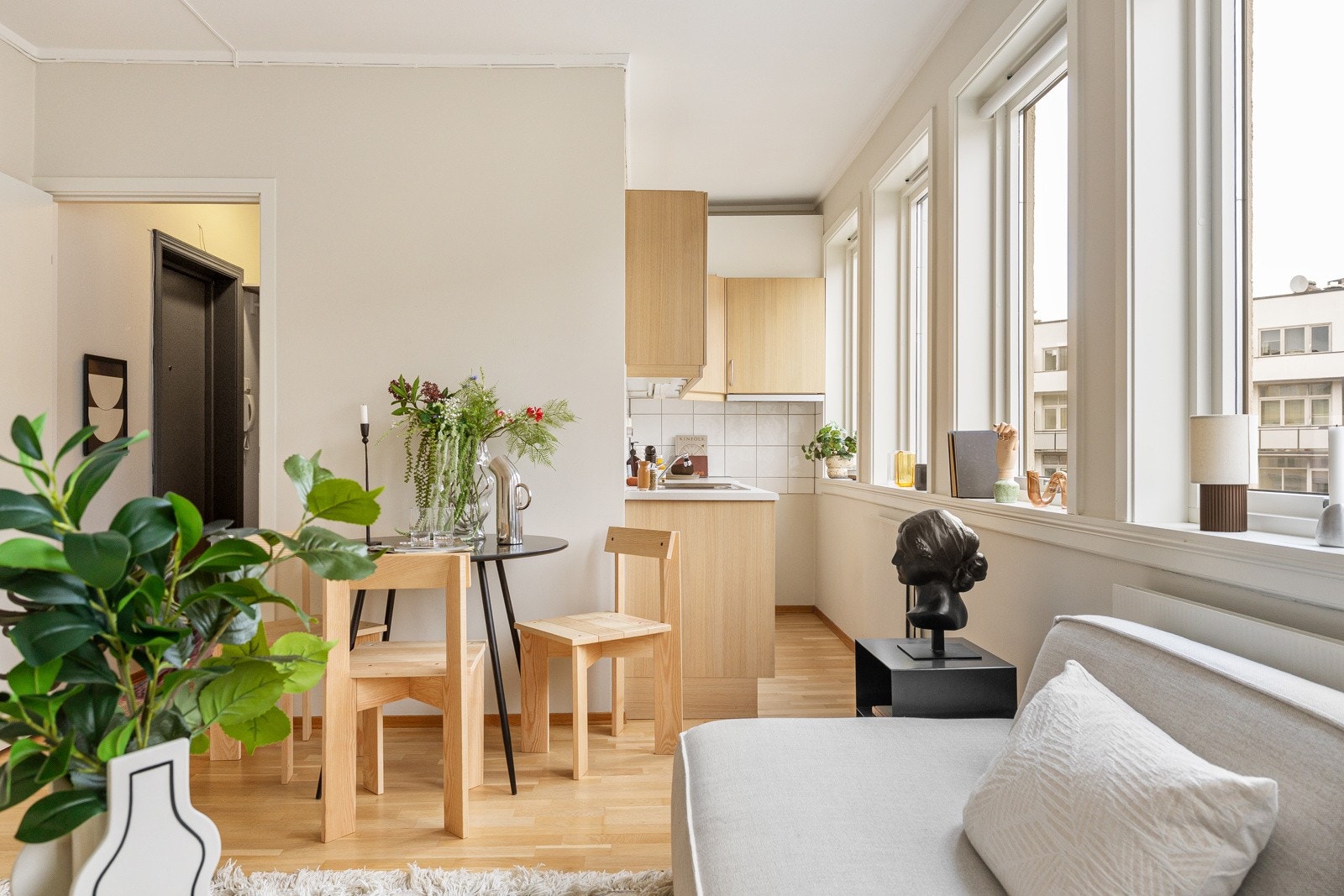 Ifølge balkongtegningene er det søkt om utgang til balkong nr 1 fra dette rommet Galleribilde