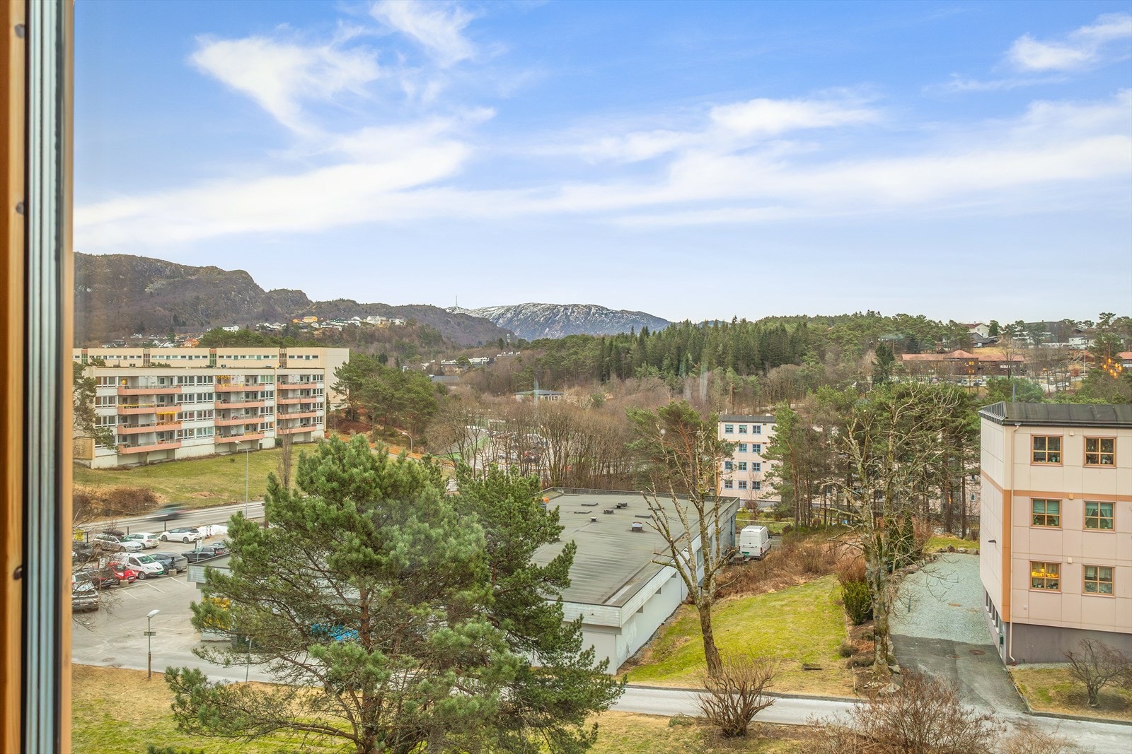 Store vindusflater med fin utsikt! Galleribilde