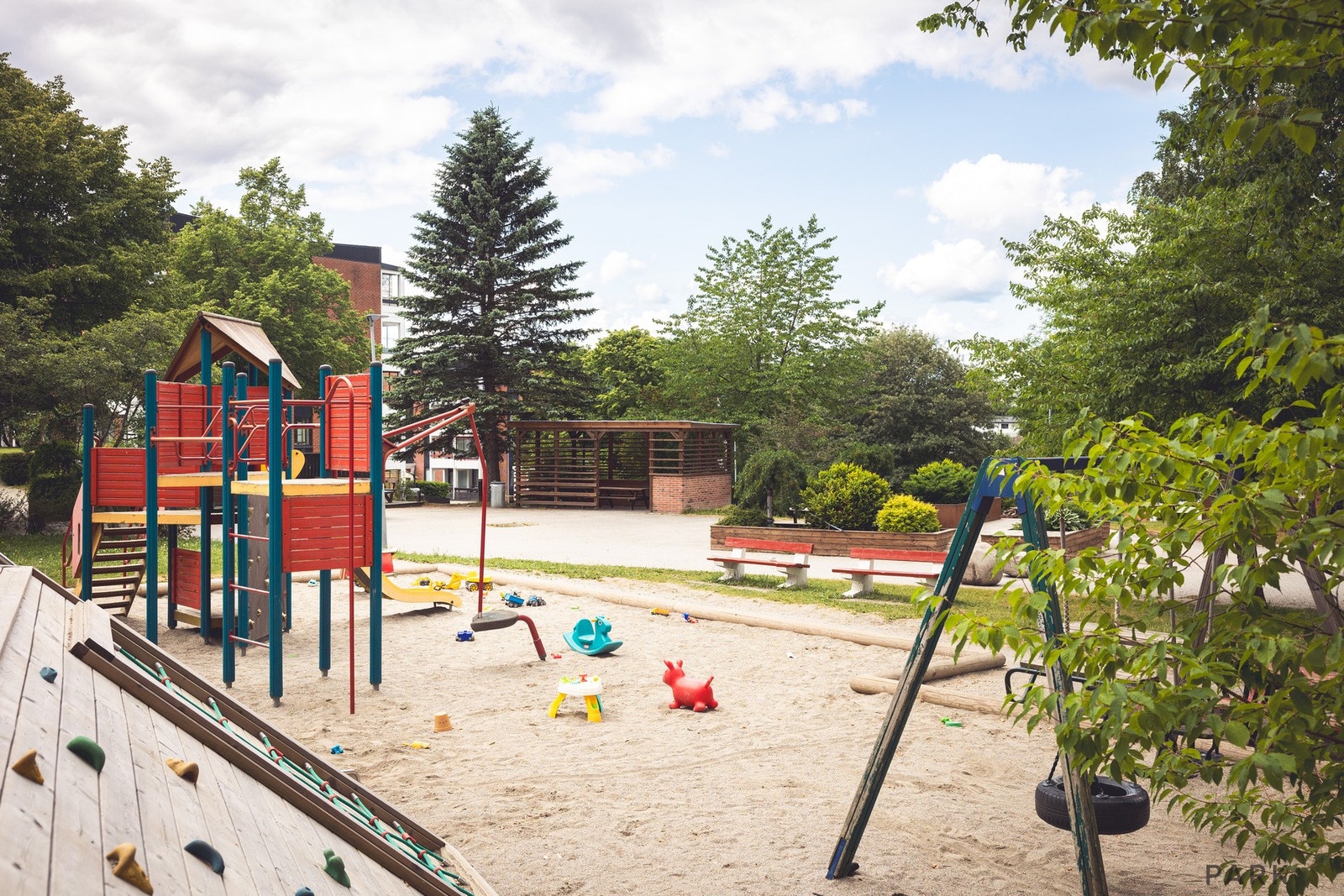 Det er et trygt, rolig og sosialt bomiljø som passer like godt for barnefamilier som for de som ønsker nærhet til både byen og naturen. Galleribilde