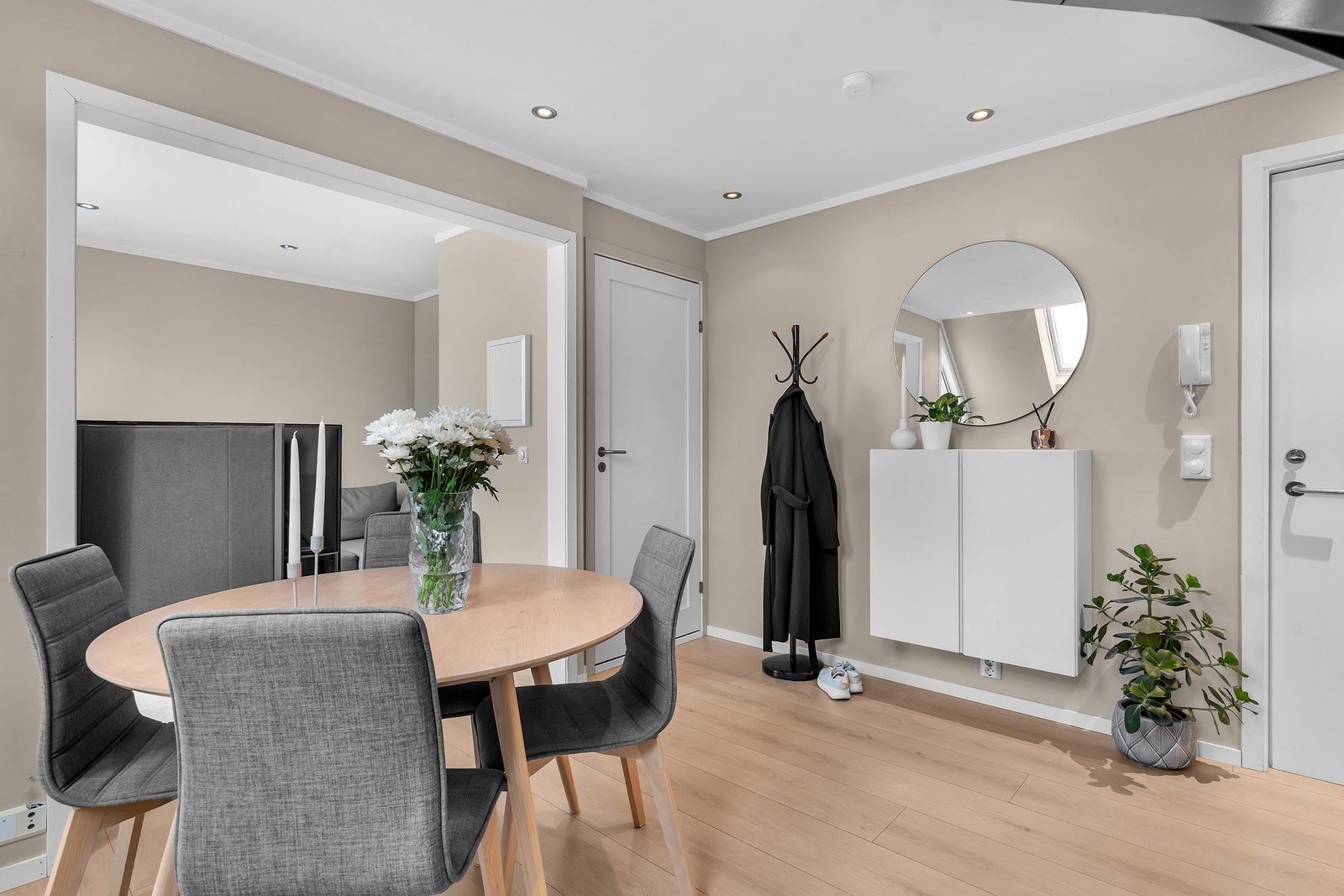 - Fin planløsning over to etasjer - Galleribilde