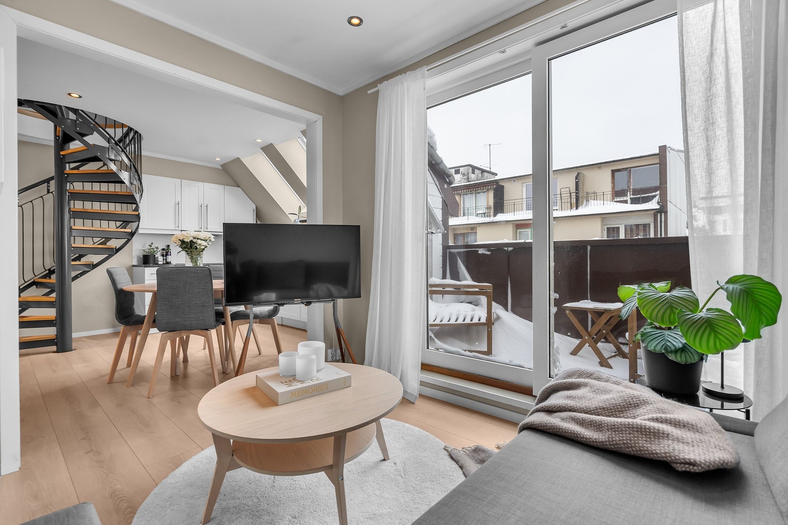 - Fin belysning i tak i form av spotter med dimming - Galleribilde