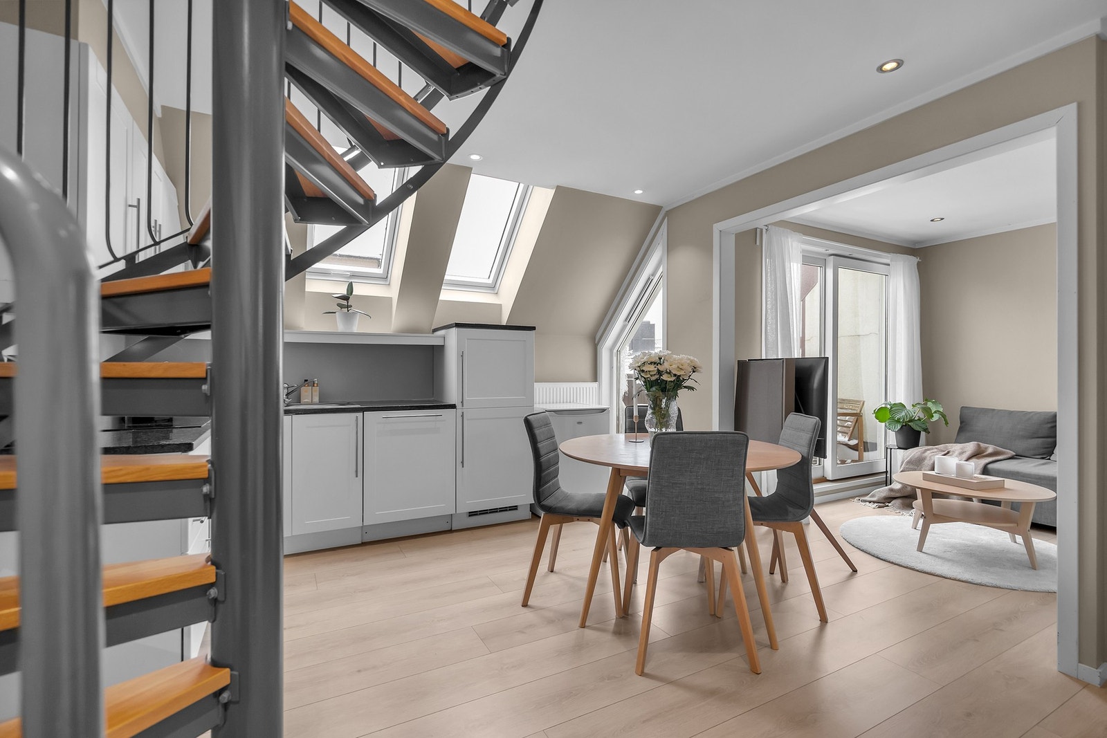 - Velkommen til en lekker og innbydende selveierleilighet med super beliggenhet midt i Kvadraturen - Galleribilde