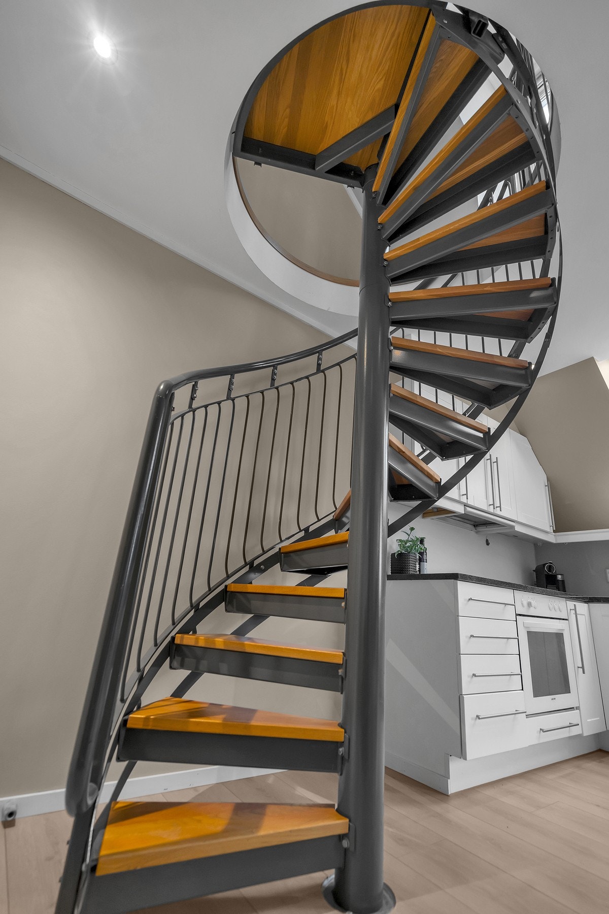 - Leiligheten har fin planløsning over to etasjer | Mange fine kvaliteter og leiligheten fremstår som innflyttingsklar - Galleribilde