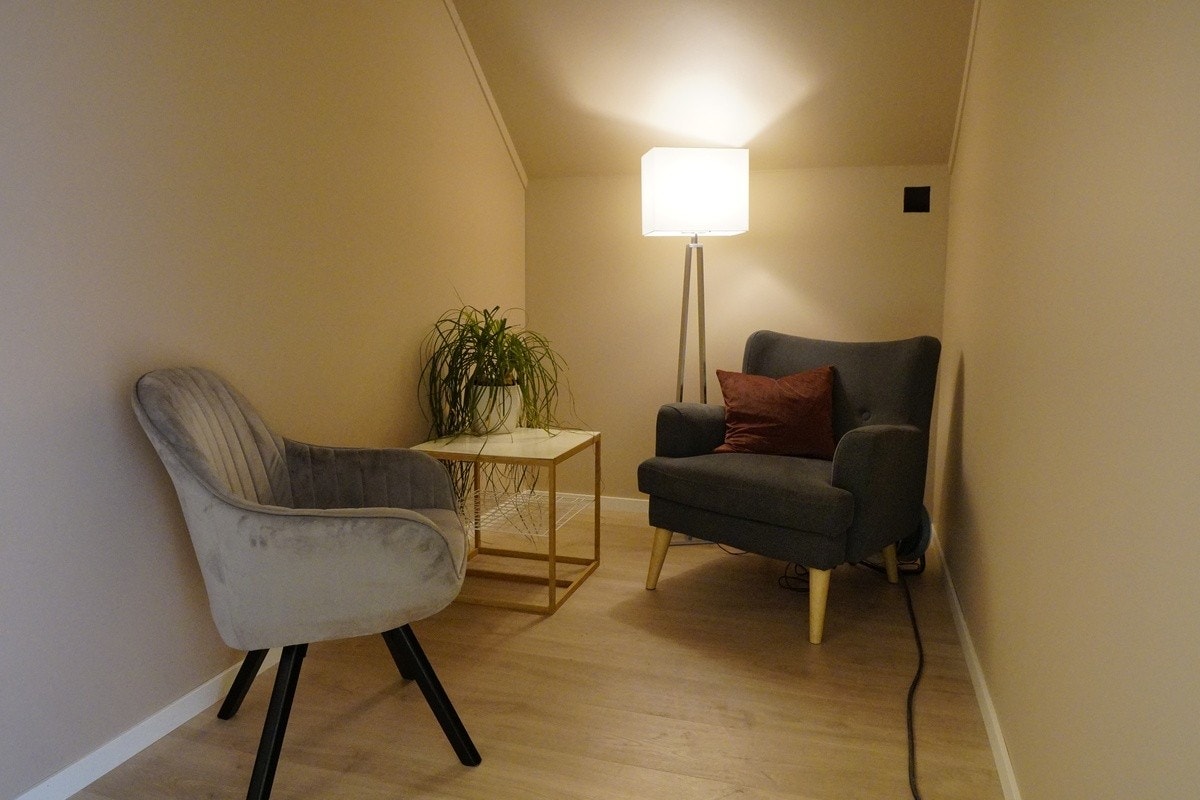 Loftstue/TV-stue (Møblene er illustrasjon. Skal installeres sofa) Galleribilde