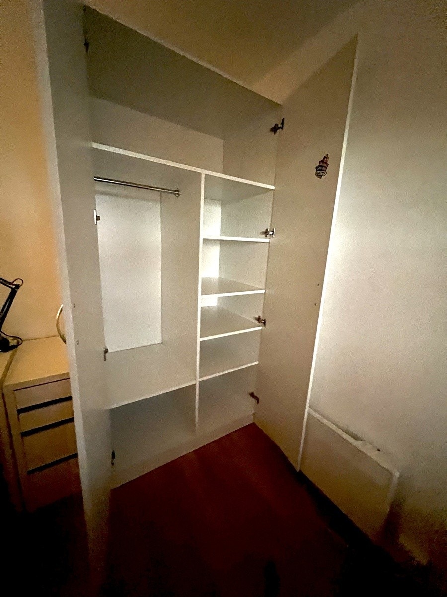 Romslig klesskap på alle rom Galleribilde