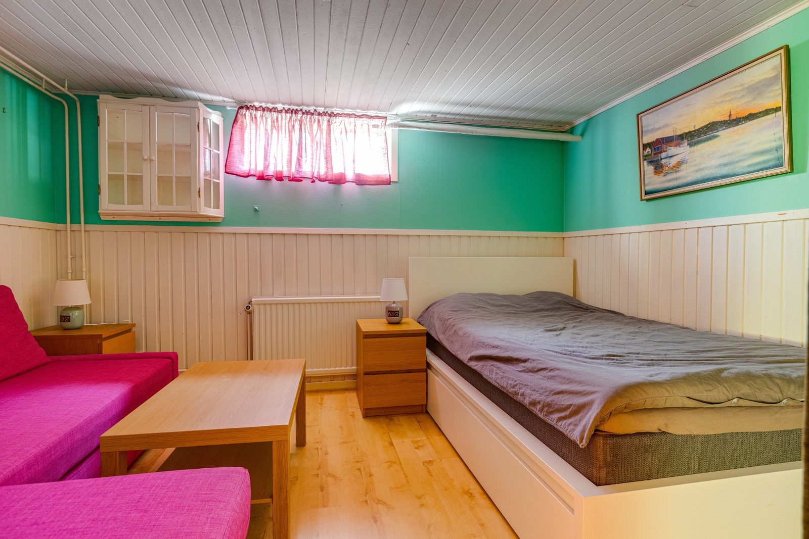 Sovrum i källaren som kan inkluderas i uthyrningsenheten vid större sällskap Galleribilde