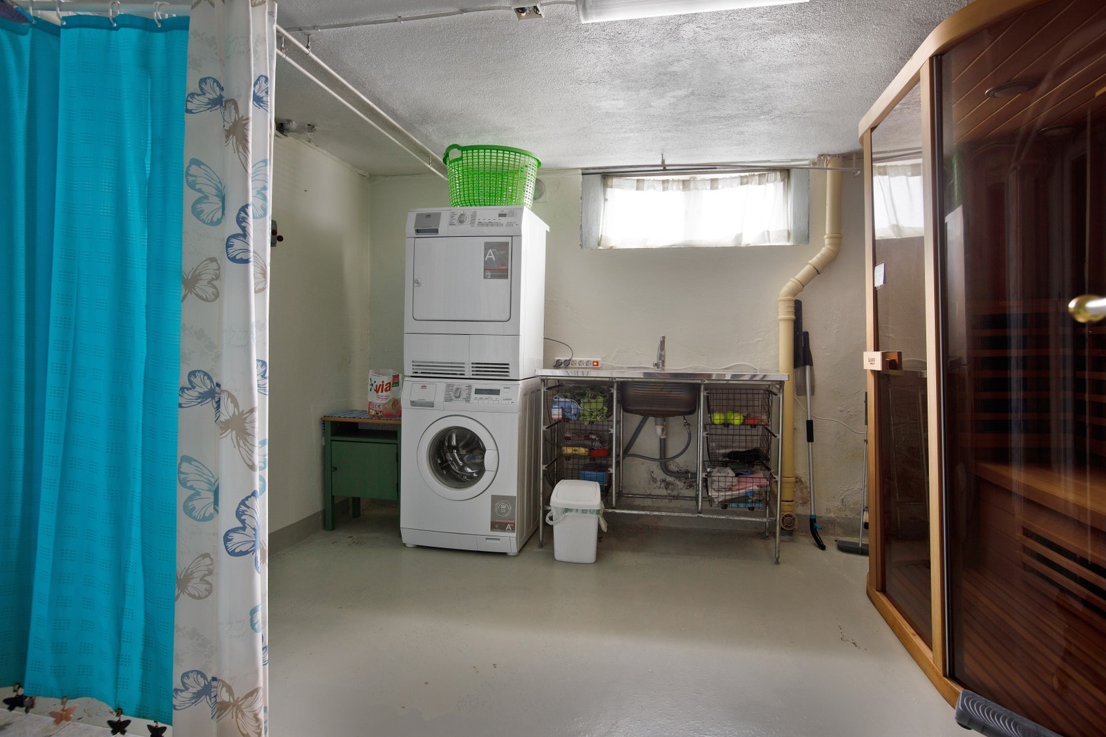 Tvättstuga i källaren Galleribilde