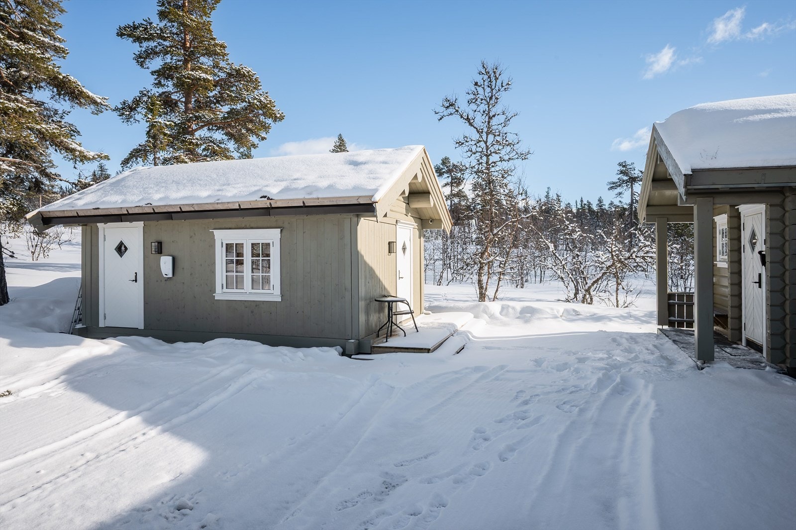 Praktisk anneks med soveplass og rom for oppbevaring. Galleribilde