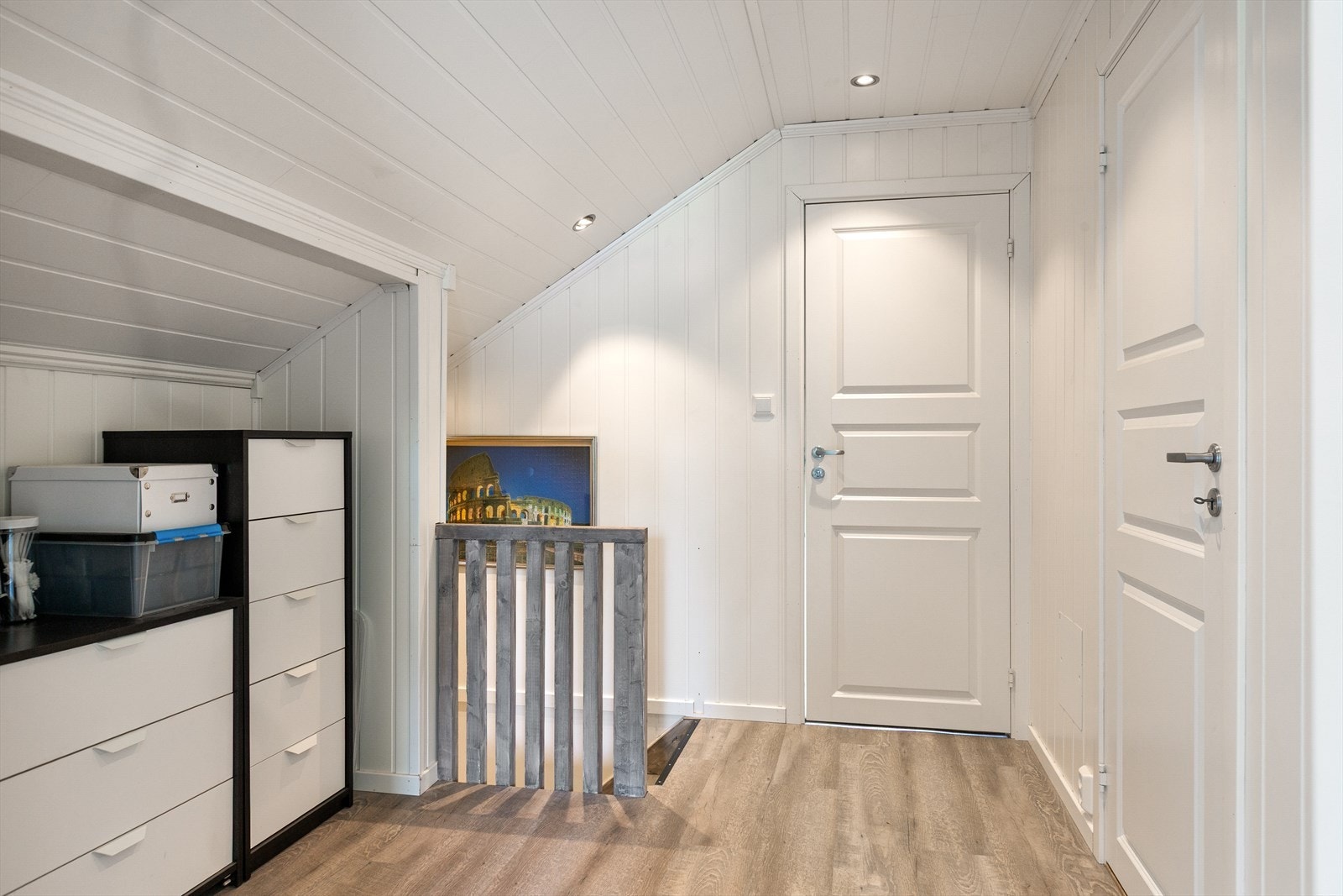 Trappegangen har god oppbevaringsplass. Galleribilde