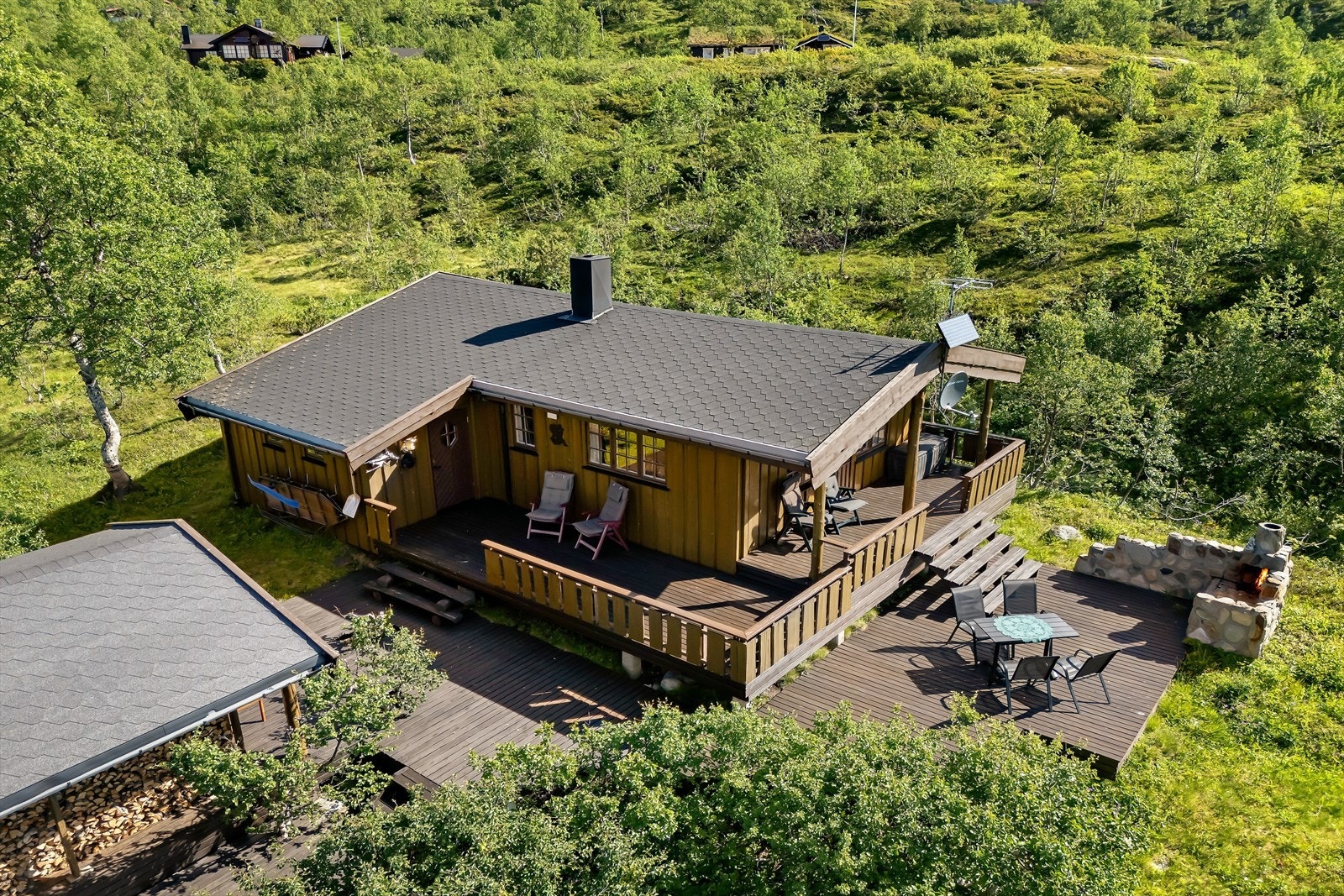 Velkommen til visning! Her ligger alt til rette for skikkelig, og ekte hyttekos. Galleribilde