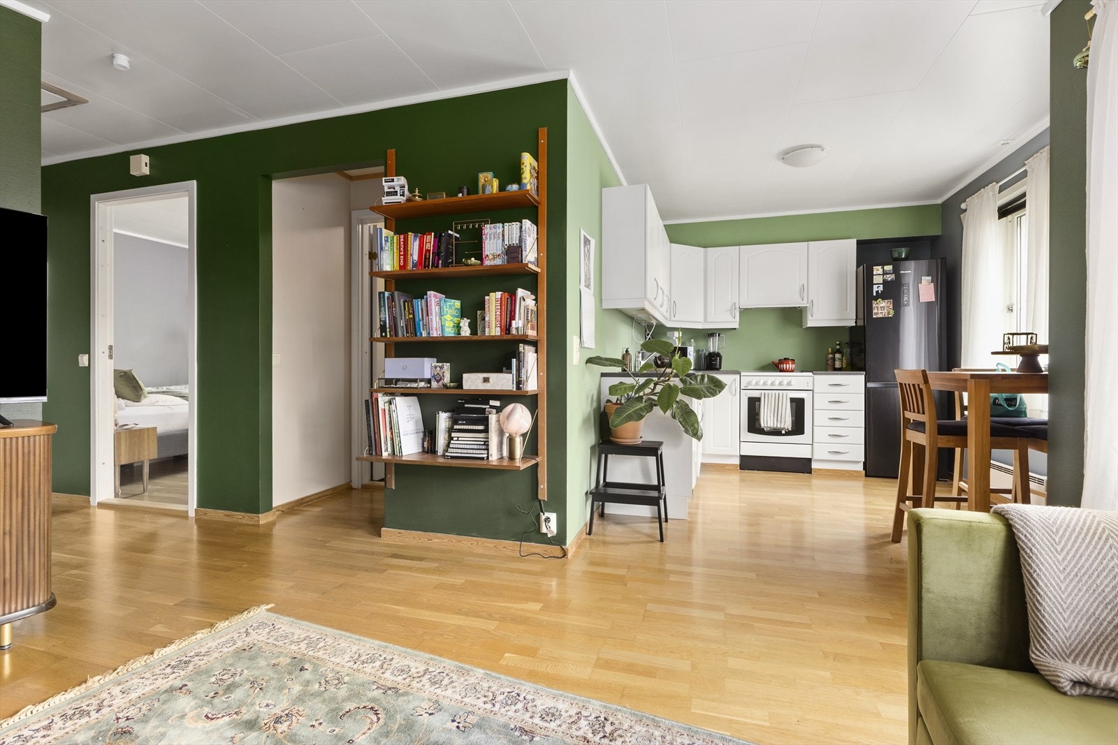 Velkommen til Skolegata 20E! En arealeffektiv og sentrumsnær borettslagsleilighet fint beliggende i 2. etasje. Foto: Marte Hansen. Galleribilde