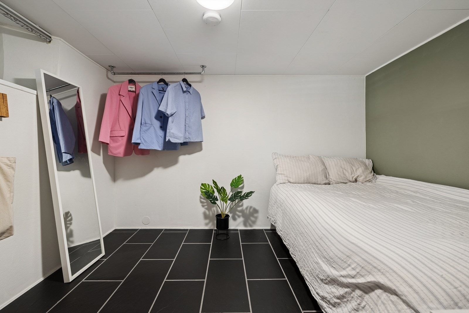 Disponibelt rom i kjelleretasjen. Galleribilde