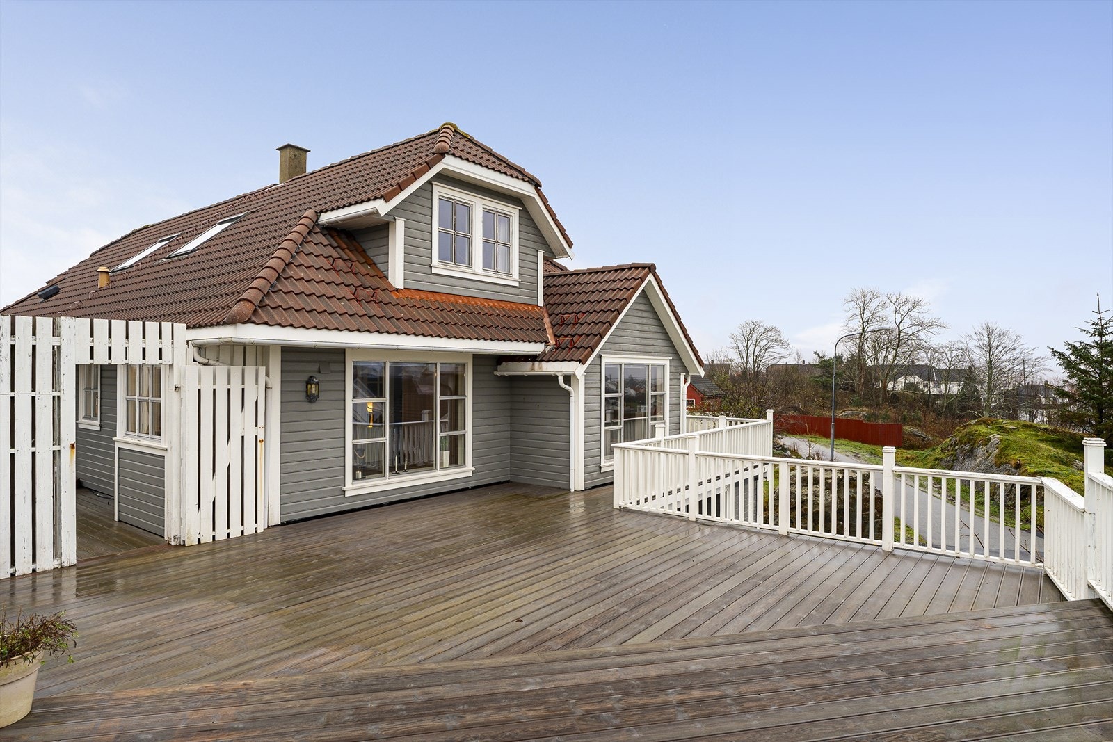 Terrassene ble fornyet i 2018/2019 og byr på herlige solforhold Galleribilde