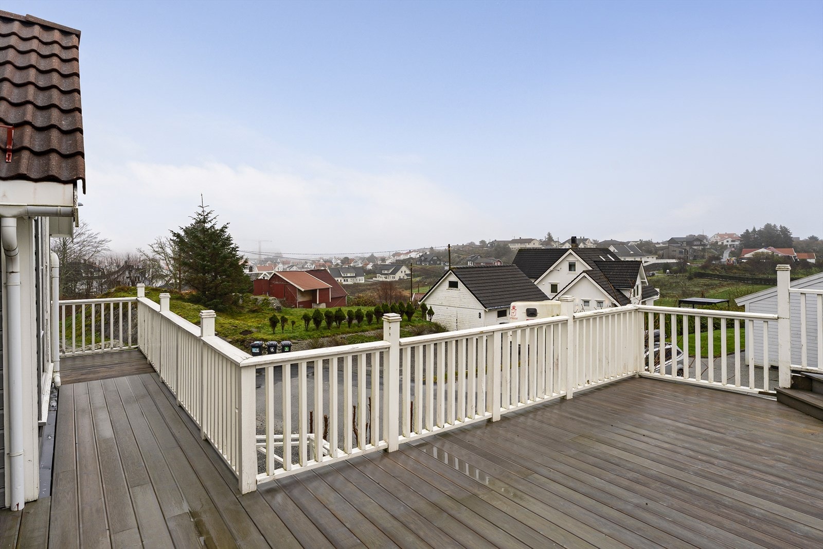 Fra terrassen har du fint utsyn mot nærområdet Galleribilde