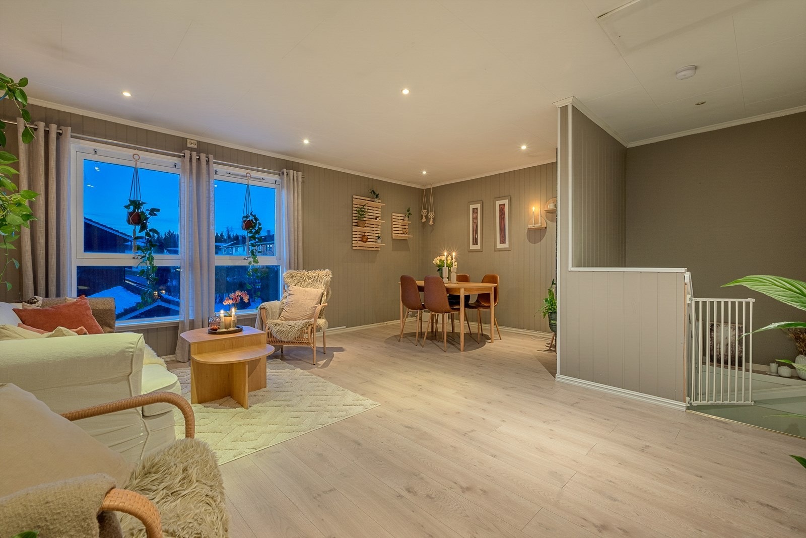 Selger opplyser om et rolig og barnevennlig boligområde med trivelige naboer. Galleribilde