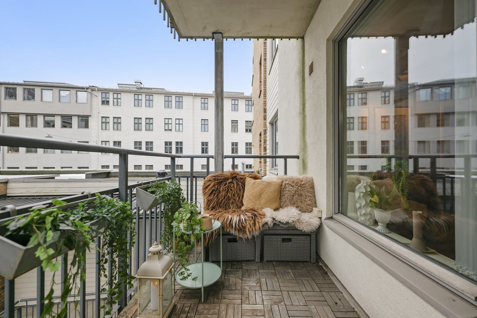 På balkongen er det god plass til både utemøblement og grill. Galleribilde