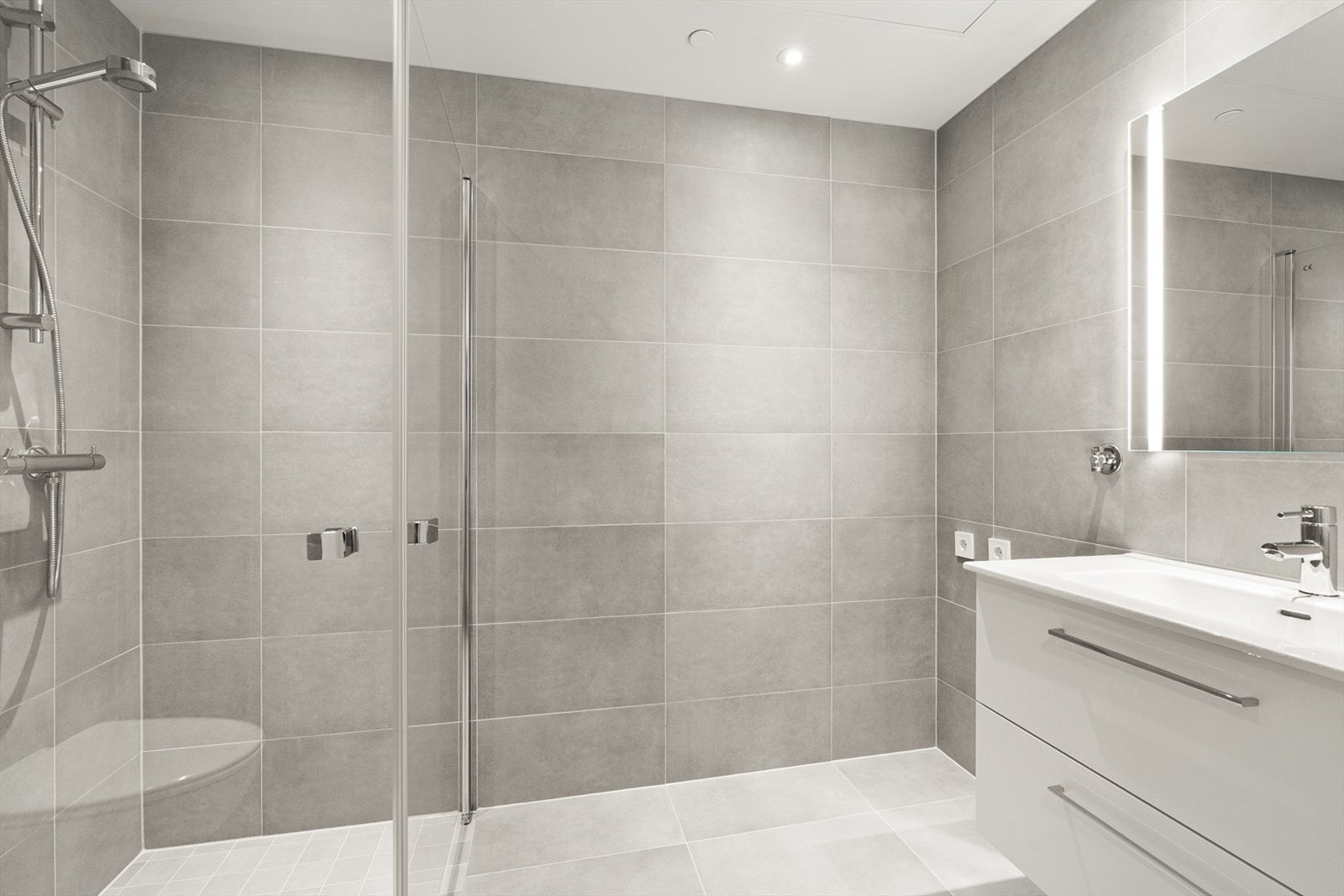 Bad i tilknyttning til hovedsoverommet Galleribilde