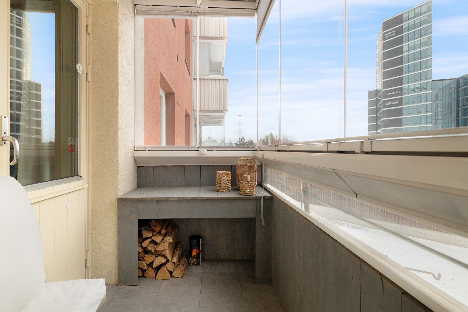 Her har du plass til å innrede med både sittegrupper og grill. Galleribilde