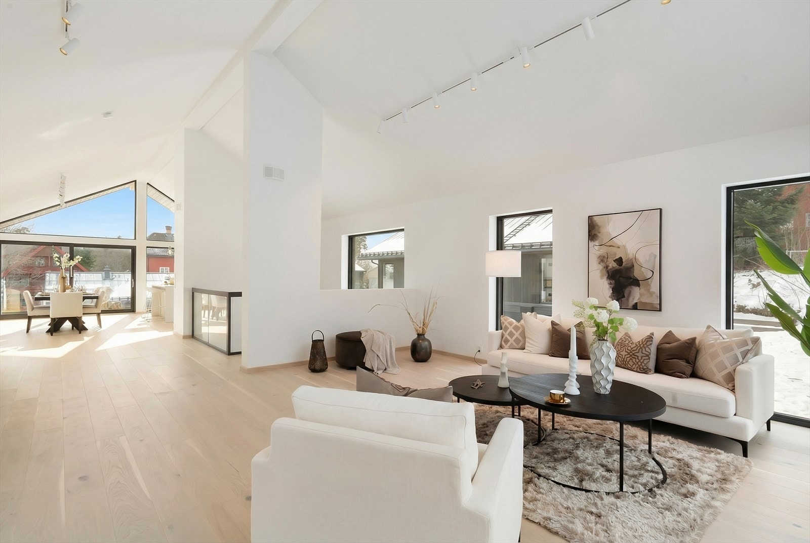 Boligen holder høy stabdard på overflater, innredning og utstyr Galleribilde