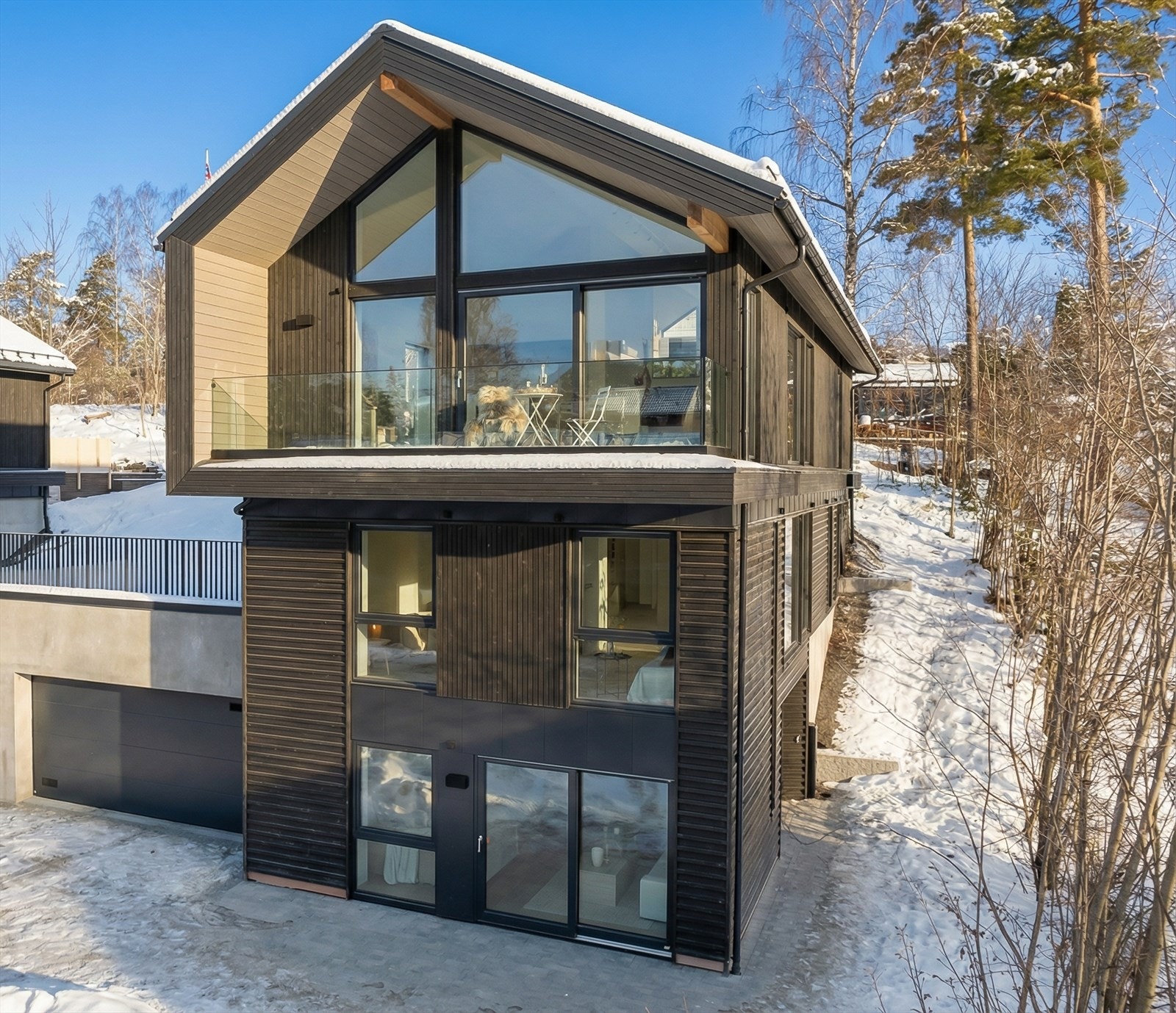 Nylig ferdigstilt enebolig over tre plan med solrik hage, dobbelgarasje og mulighet for hybel* Galleribilde