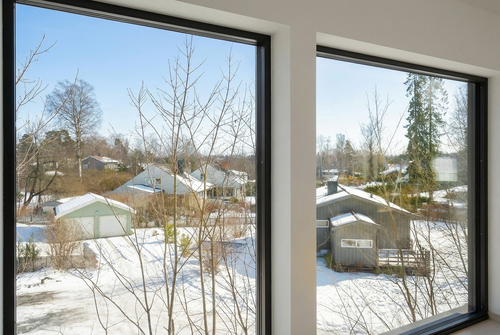 Boligen ligger høyt og fritt med utsyn over nærmiljøet Galleribilde