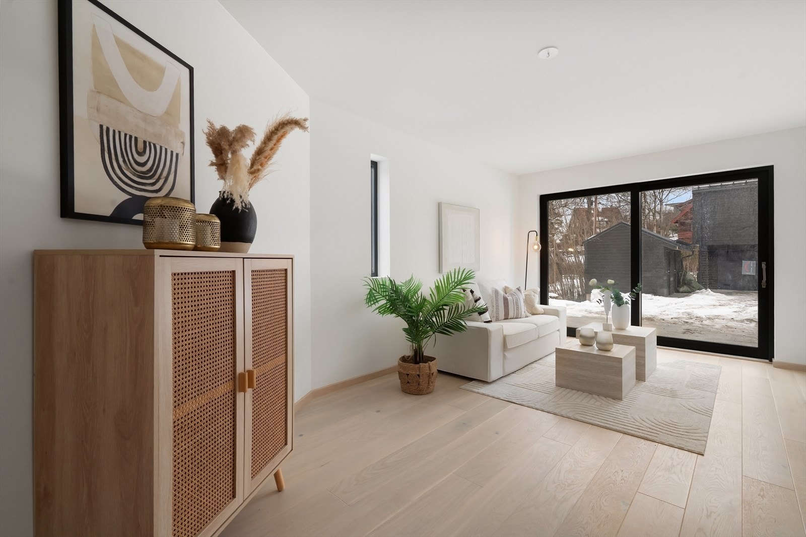 Flott stue med plass til sofagruppe Galleribilde