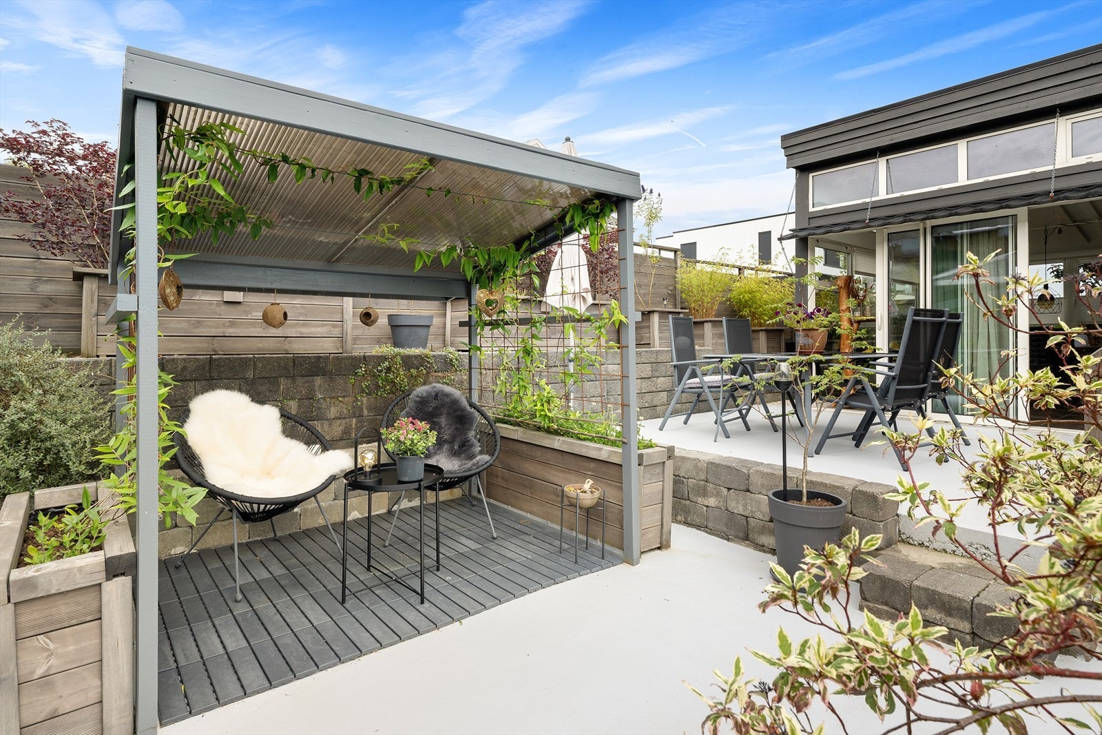 Koselig pergola med tak Galleribilde