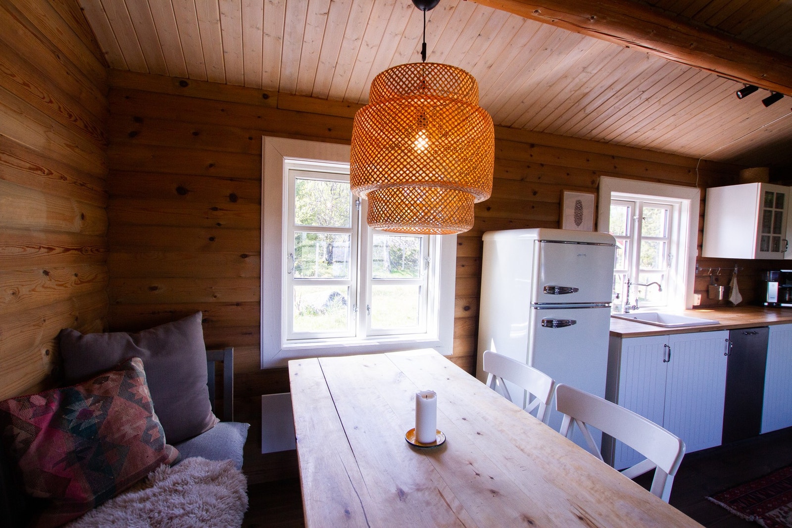 Koselig spiseplass i tilknytning kjøkken. Galleribilde