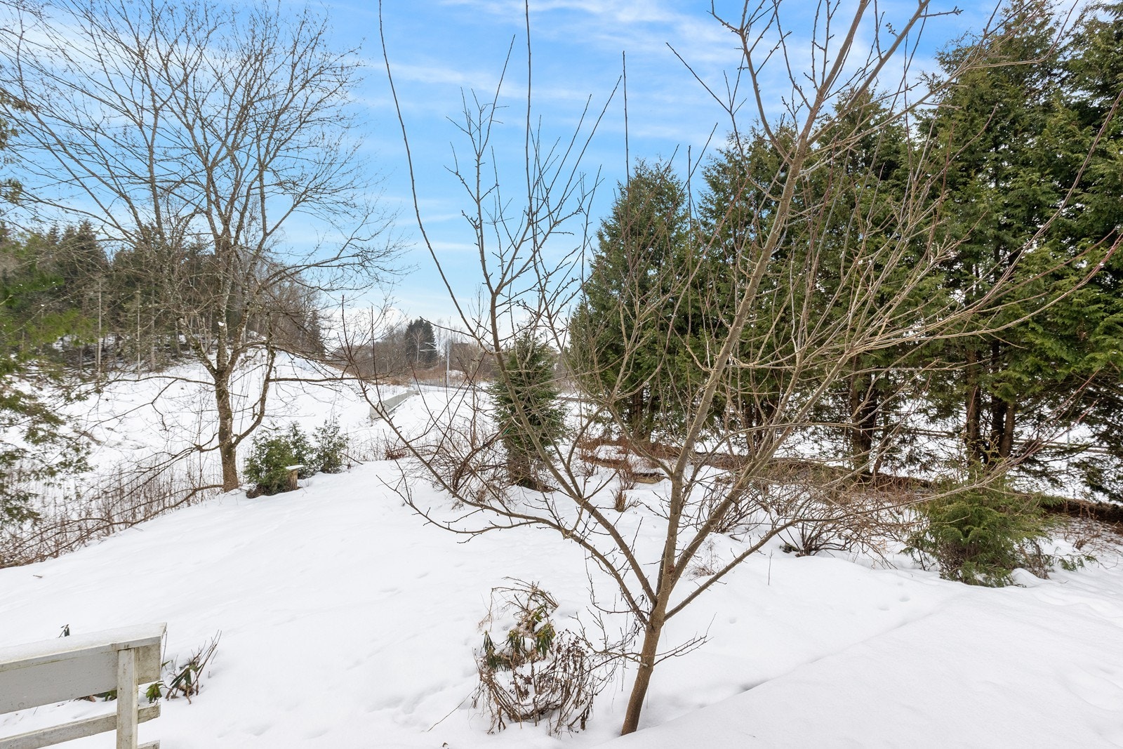 Eiet tomt på 1 347,2 m2 gir rom for egne tilpasninger og utvikling. Galleribilde