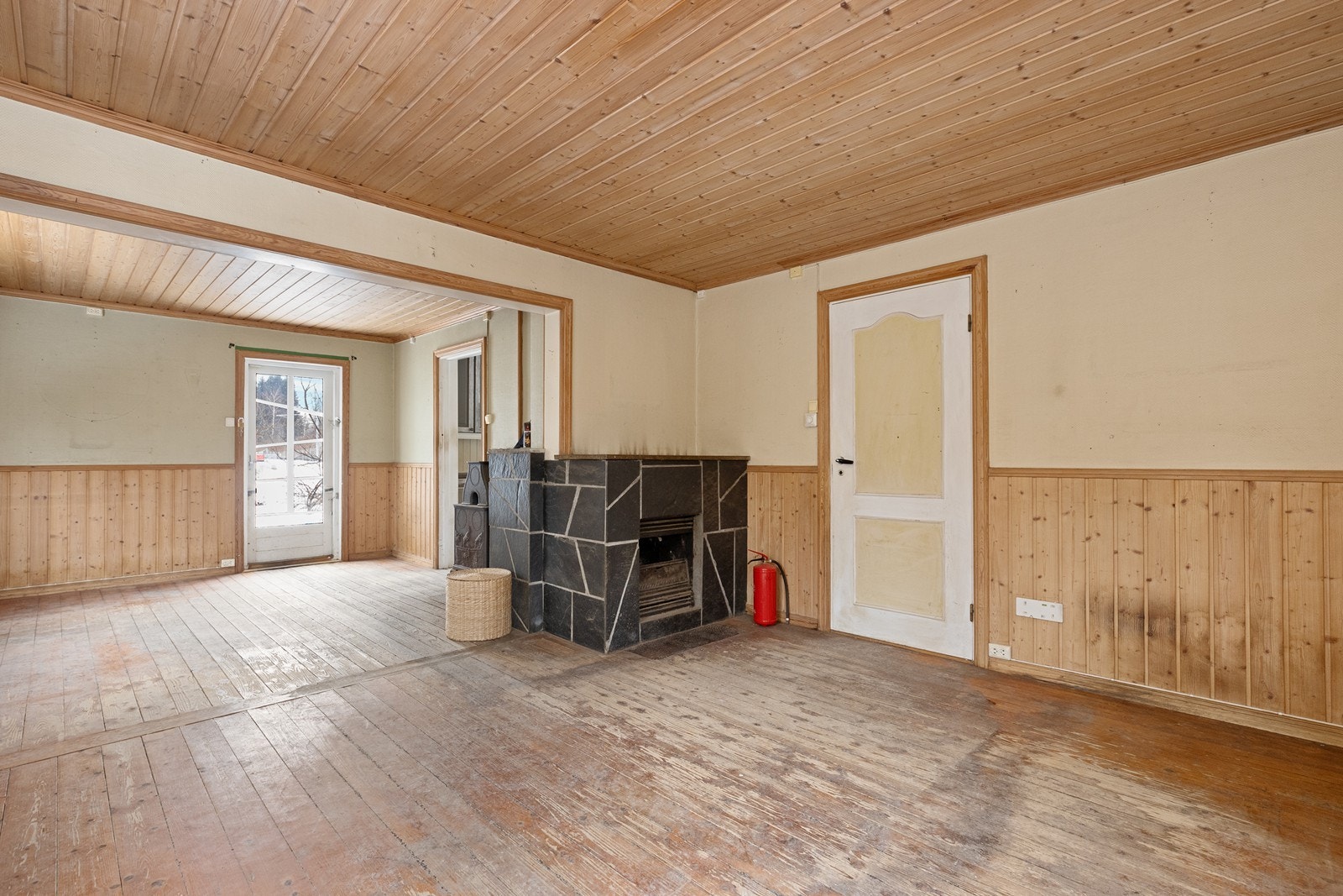 Vedovn i stuen gir mulighet for oppvarming. Galleribilde