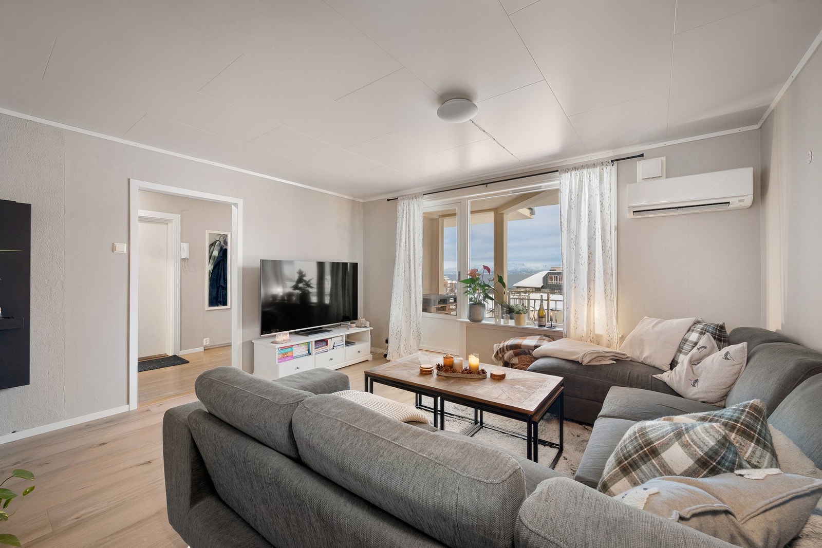 Oppvarming med varmepumpe sørger for behagelig innetemperatur Galleribilde