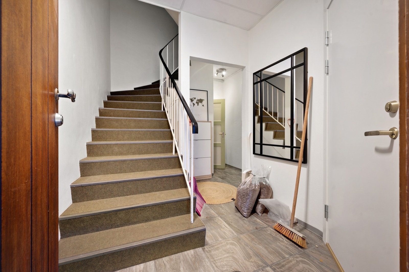 Felles trappegang 1. etasje Galleribilde