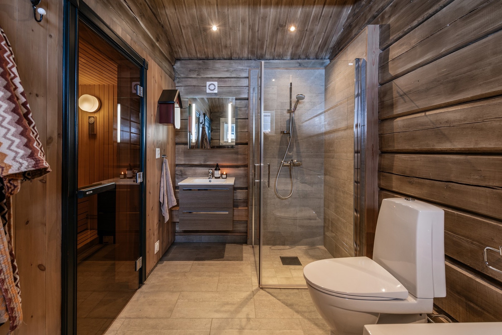 Annekset har et flott bad med sauna Galleribilde