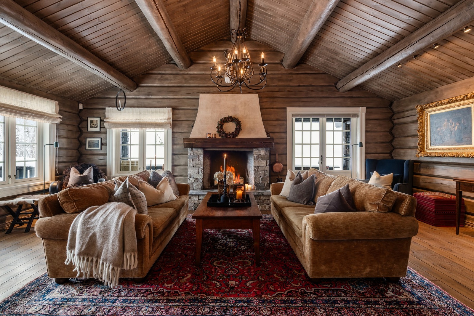 Solid håndverk, varme naturmaterialer og rom for å være sammen - en hytte som må oppleves Galleribilde